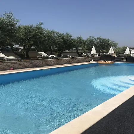 Quaint In With Swimming Pool Апартаменты *