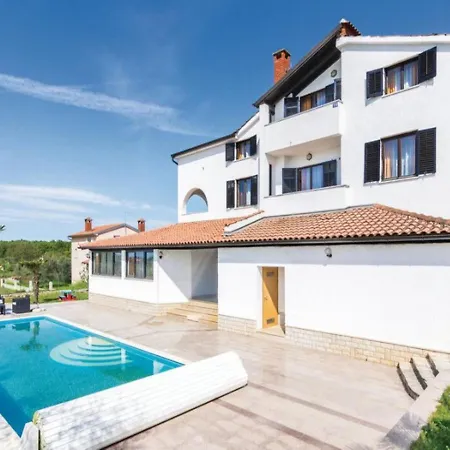 Quaint In With Swimming Pool Апартаменты Пореч