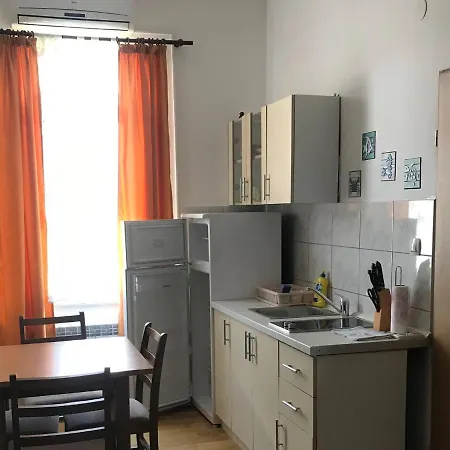 Quaint In With Swimming Pool Apartmán